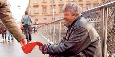 Zwei Bettler mit Messer attackiert