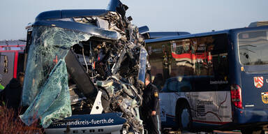 Schulbusse krachen in Bayern zusammen: Mehrere Kinder verletzt