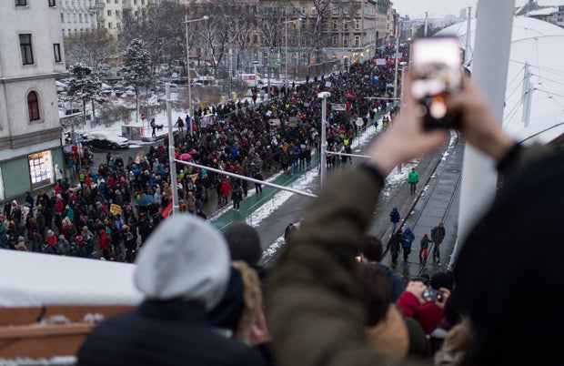 17.000 Demonstranten legen Wien lahm
