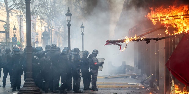 Paris brennt wieder! 