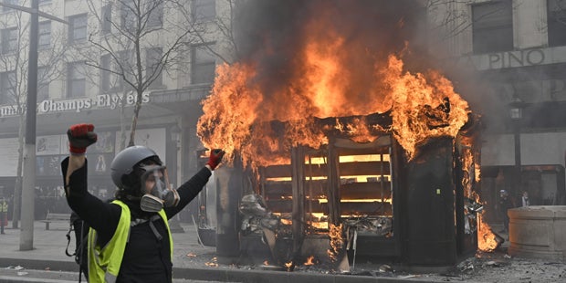 Paris brennt wieder! 