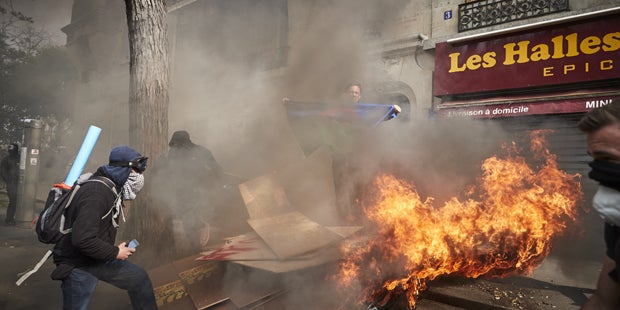 Krawalle und Festnahmen in Paris und Istanbul