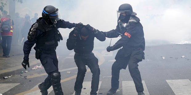 Krawalle und Festnahmen in Paris und Istanbul