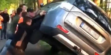 200 aggressive Schweinebauern attackierten Tiersch&uuml;tzer