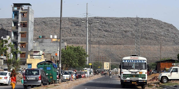 Berg von Ghazipur Mülldeponie Neu-Dehli
