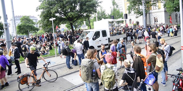 1.500 Demo-Teilnehmer legen Wien lahm
