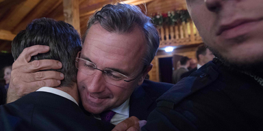 Hofer Strache busserl