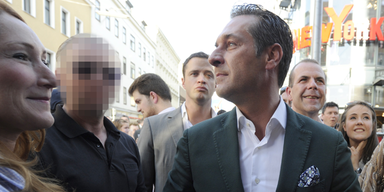 Strache mit Oliver S. bei Wahlveranstaltung