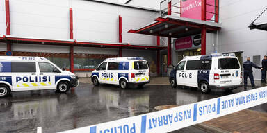 Kuopio Finnland Attacke Schule S&auml;bel