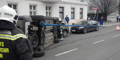 Spektakul&auml;rer Auto-Unfall in Wien-Brigittenau