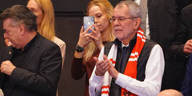 VdB und Kogler feuerten Handballer an