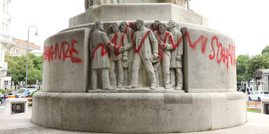 Lueger Denkmal beschmiert