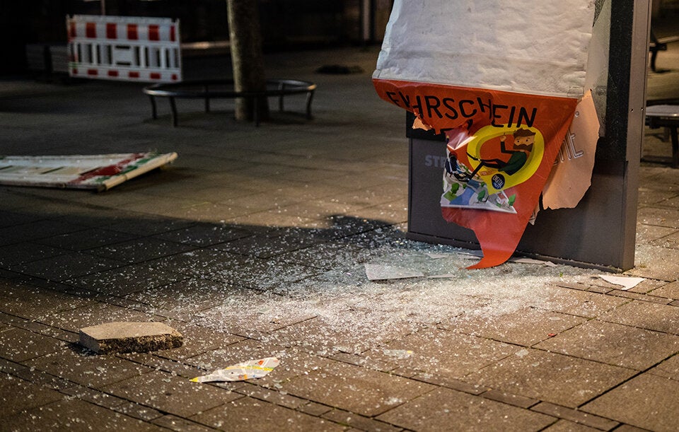 Polizisten bei Straßenschlachten in Stuttgart attackiert