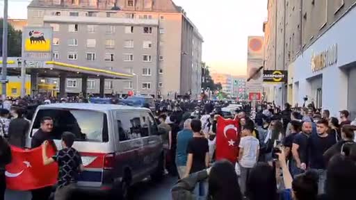 Video zeigt die Gewalt-Eskalation bei Demo in Favoriten