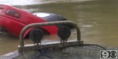20200819_66_471672_Man_Saves_Elderly_Woman_And_Her_Dog_From_A_Drowning_Car.jpg