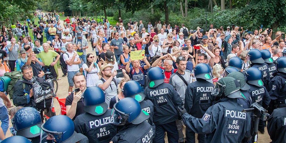 Corona-Demo will wieder Richtung Reichstagsgebäude ziehen