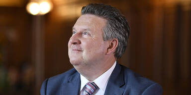 Buergermeister Michael Ludwig freut sich &uuml;ber wahlergebnis