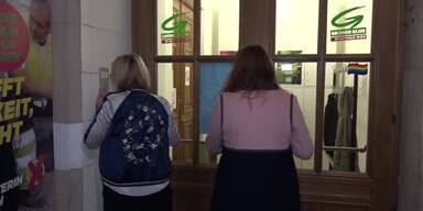 Die Gruenen bei geheimer Wahlfeier 