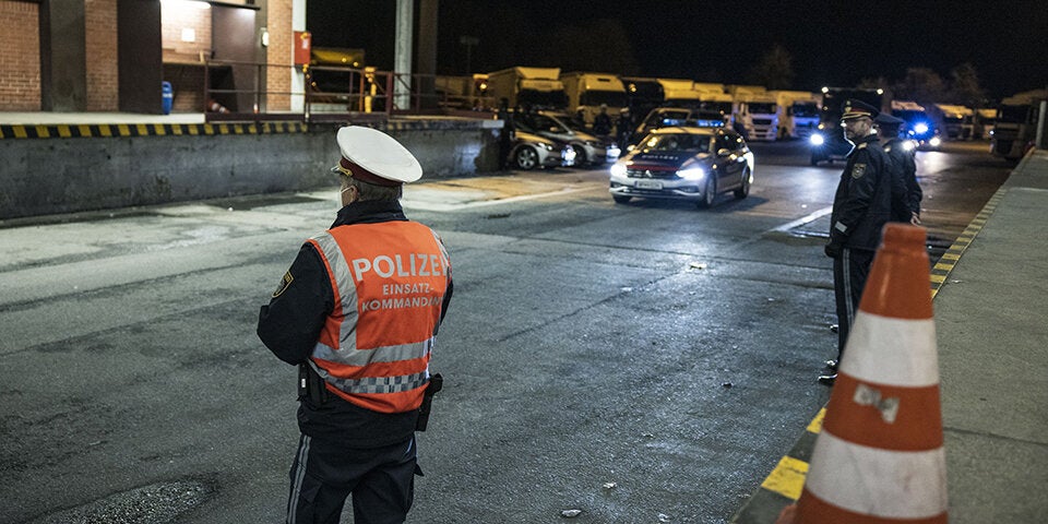 Erste Corona-Impfstoff-Lieferung ist in Österreich