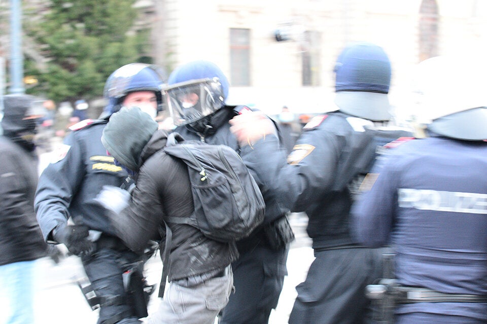 10.000 Bei Anti-Corona-Demo: Erste Festnahmen bei Ausschreitungen