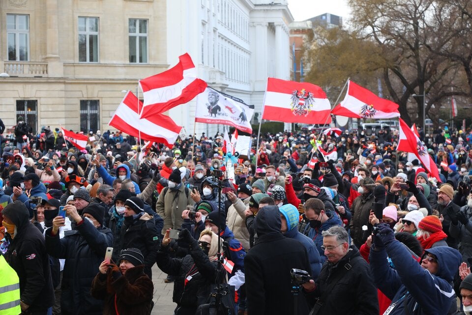 Zwei verletzte Polizisten bei Corona-Demo