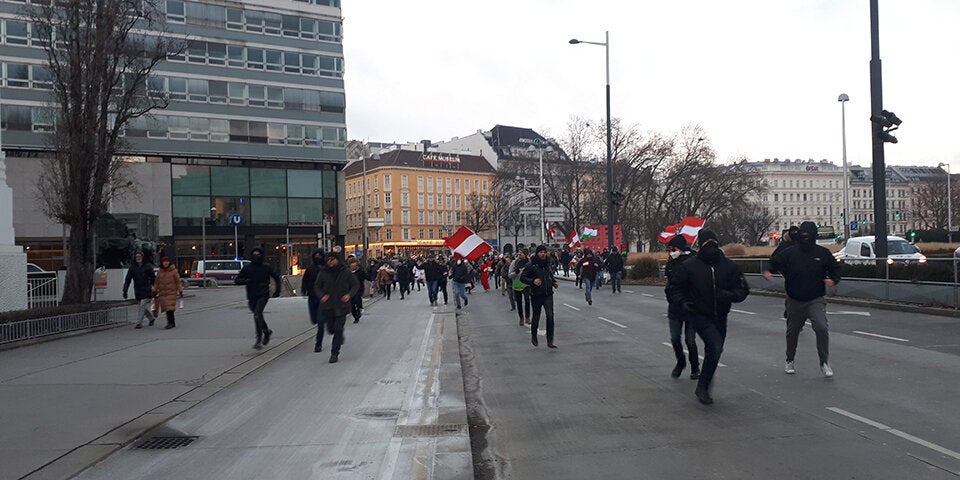 Zwei verletzte Polizisten bei Corona-Demo