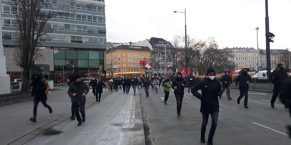 Zwei verletzte Polizisten bei Corona-Demo
