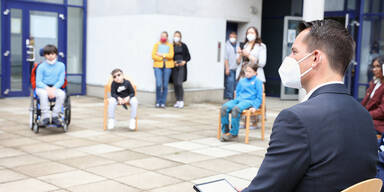 M&uuml;ckstein besucht integrative Schule