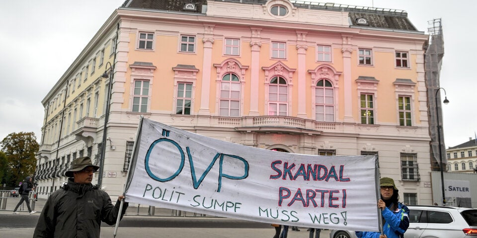Mehr als Tausend bei Anti-Kurz-Demo vor ÖVP-Zentrale