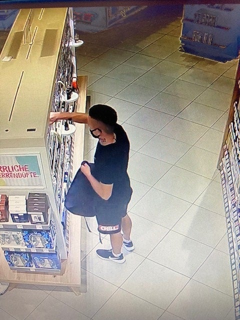 Diebstahl: Polizei sucht diesen Mann