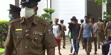 2022-07-11 11_46_24-220711_XX_SRI LANKA DEMONSTRANTEN ST&Uuml;RMEN PR&Auml;SIDENTENAMTSSITZ.mp4 - VLC media pl.png