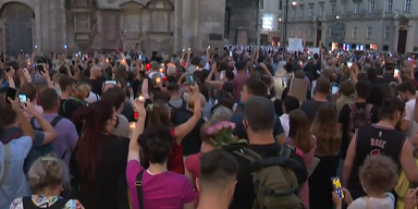 2022-08-02 08_07_56-220802_XX_AS MARVIN JULIA RES&Uuml;MEE lichtermeer am stephansplatz stilles gedenken .png