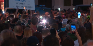 2022-08-02 08_15_02-220802_XX_APA_lichtermeer am stephansplatz stilles gedenken an tote Ärztin.mp4 -.png