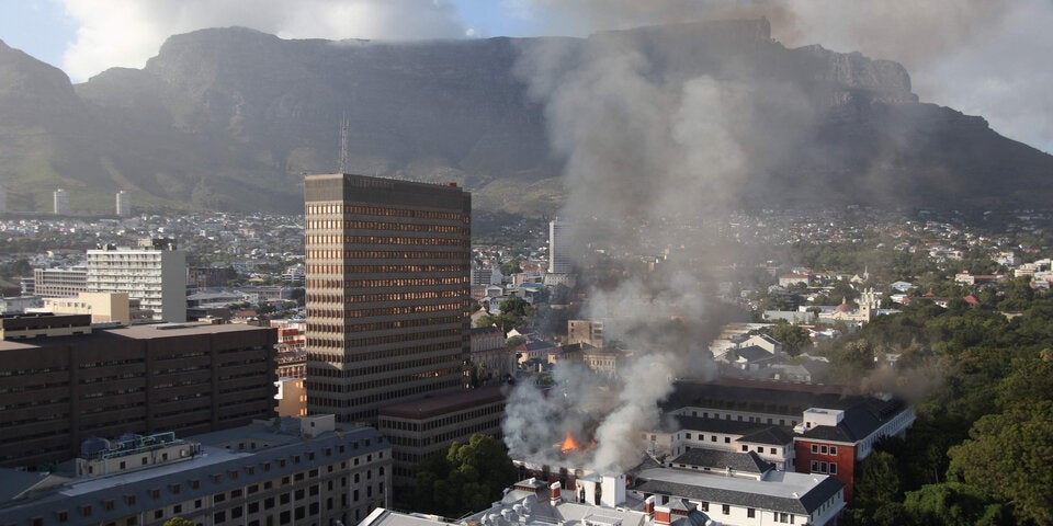 Südafrikanisches Parlament durch Feuer komplett zerstört