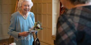 Die geheimen Handtaschen-Signale der Queen