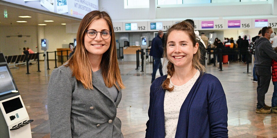 Reise-Boom: Stau und Ansturm auf Flughafen