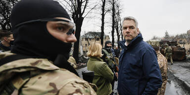 Kanzler in Ukraine: "Tote nie vergessen"