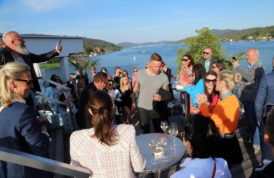 VIP's feiern mit Blick auf Wörthersee