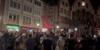 20220519_66_640633_220519_XX_SPLIT_FRANKFURT_FANS_FEIERN_TWITTER_VIDEO_TO.jpg