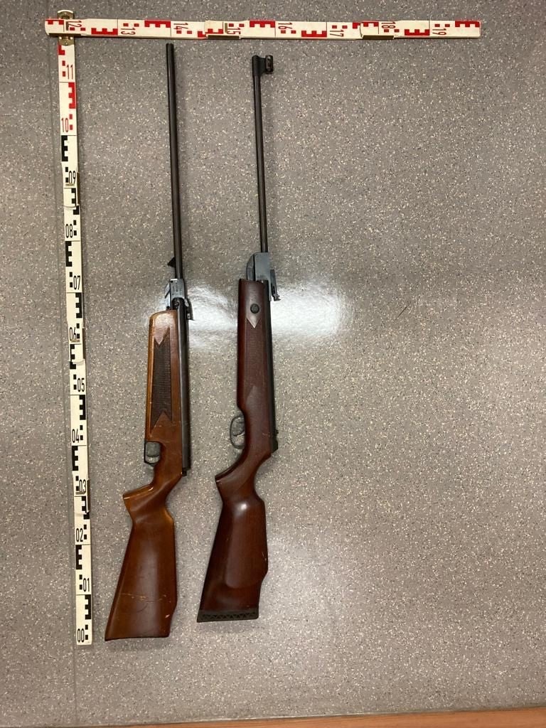 Ganzes Waffenarsenal in Unfall-Auto entdeckt