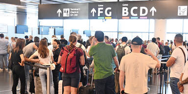 Flughafen Fl&uuml;ge Ausf&auml;lle