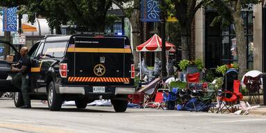 Sechs Tote nach Sch&uuml;ssen bei Parade nahe Chicago
