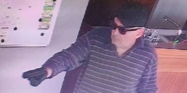 Bewaffneter &Uuml;berfall: Polizei sucht diesen Mann