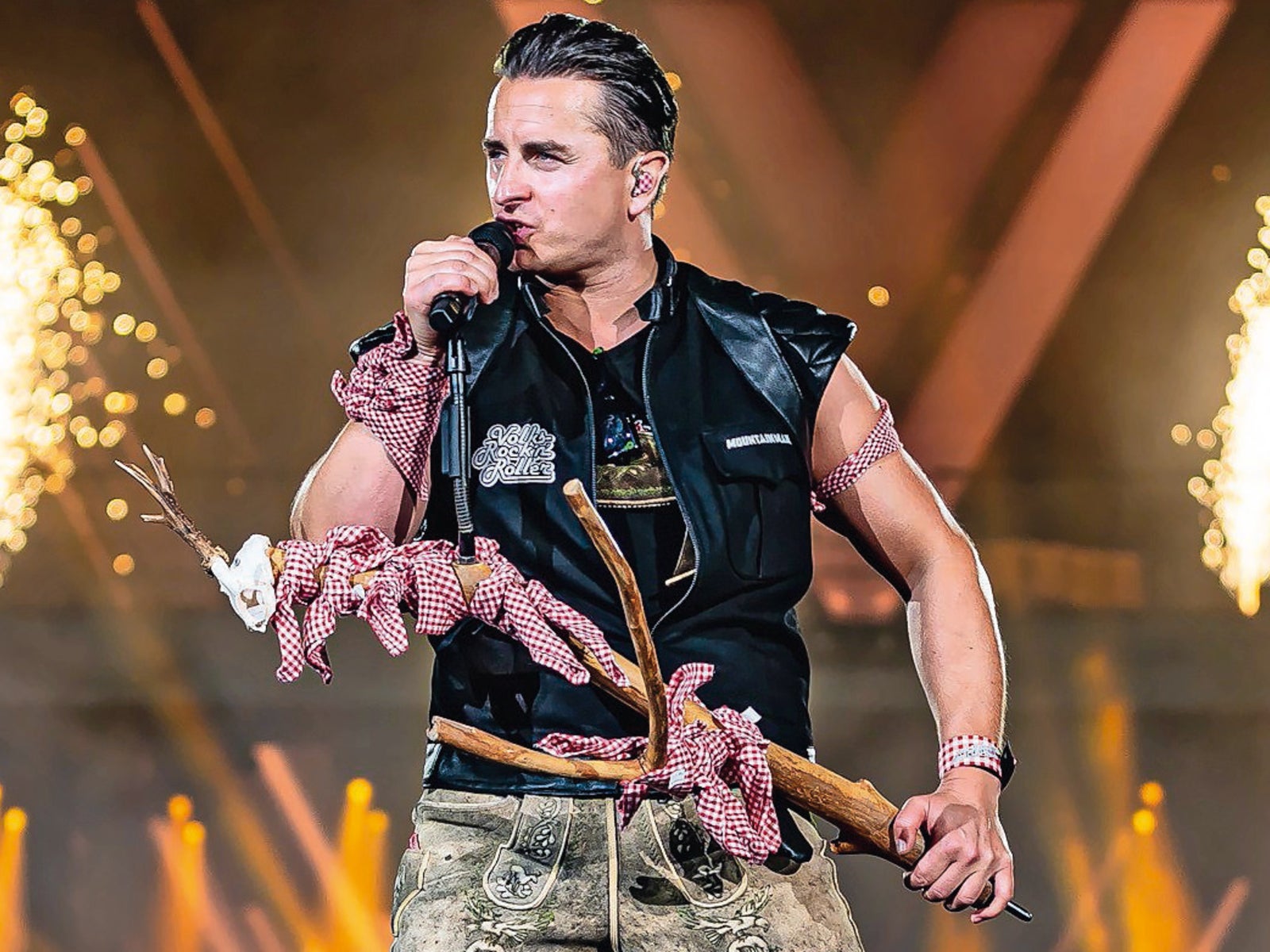 Andreas Gabalier ist voll am Sand - stars24