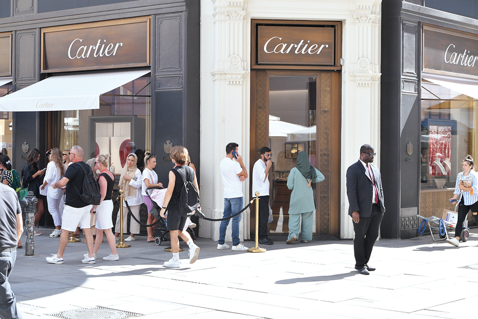 Trotz Teuerung: Schlangen vor Luxus-Shops in Wien