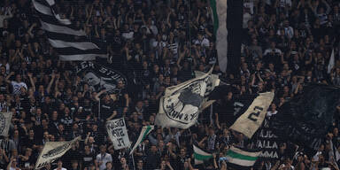 Vor Derby: Sturm-Fans h&auml;ngen Schweinekadaver an Autobahnbr&uuml;cke