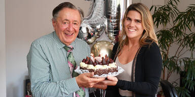 &Ouml;STERREICH gratulierte Lugner zuerst