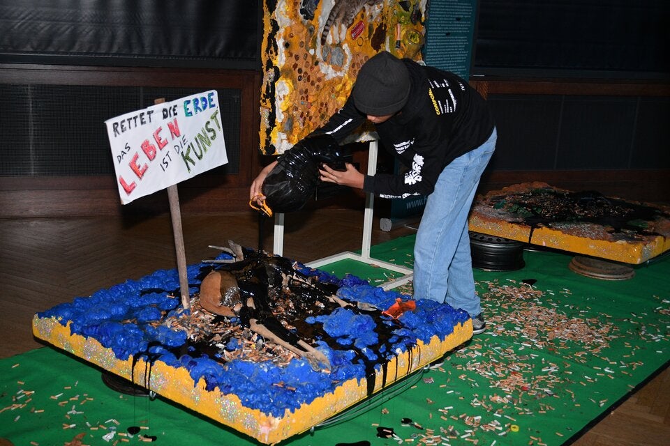 Klima-Rebellen zerstören Kunstwerk