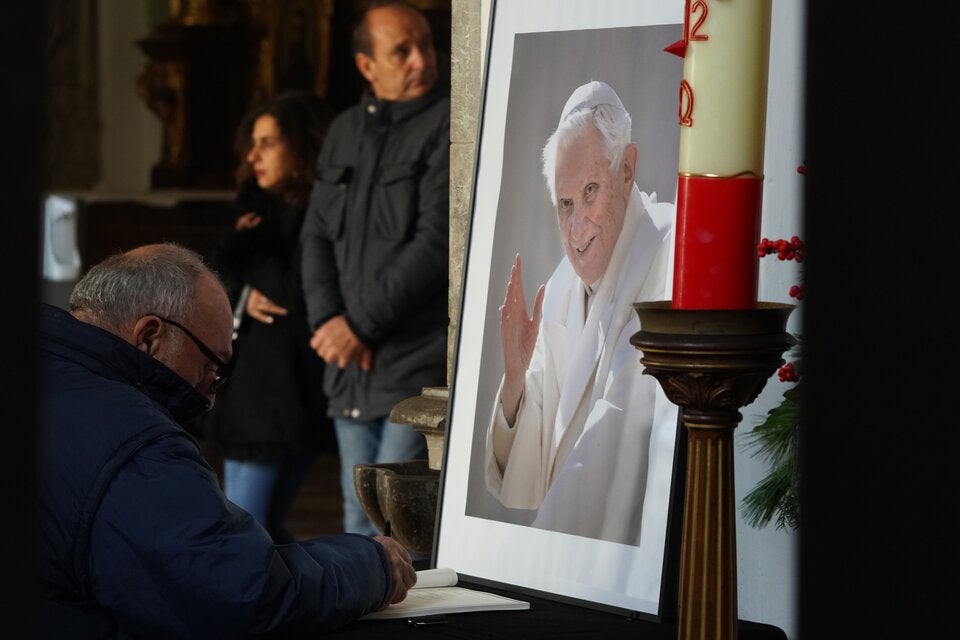 Benedikts (†95) Leichnam aufgebahrt: Gläubige nehmen Abschied