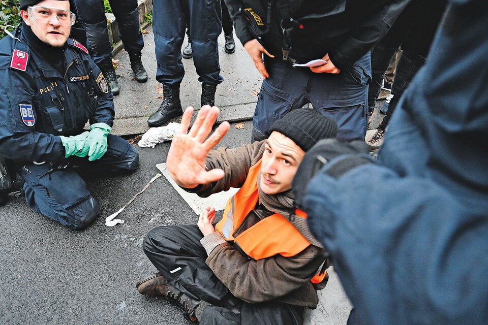 Klima-Kleber: Mini-Strafe für Megastau